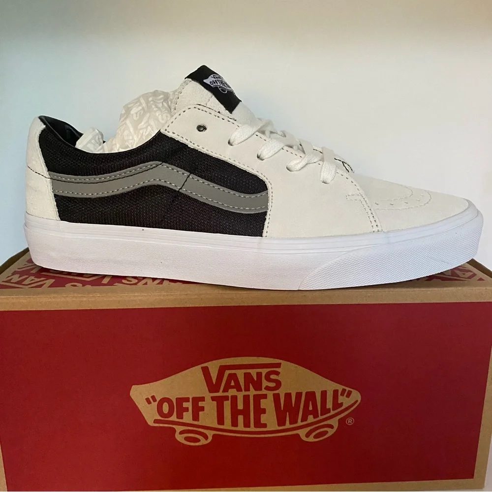 NEW VANS SK8 LOW UNISEX WHITE BLACK  Women 12 NIB NWT